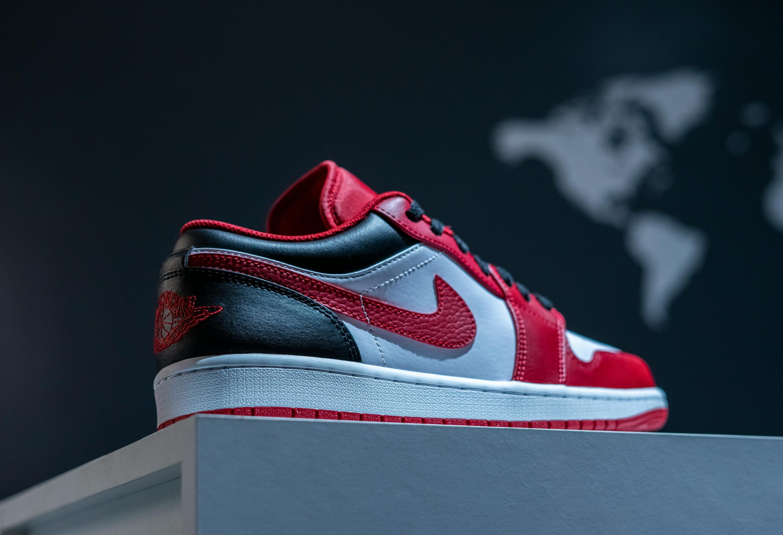 Air Jordan 1 low bred toe